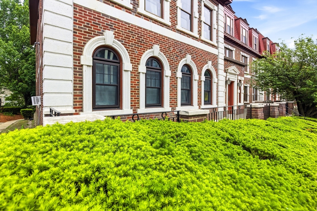12 Bellvista Road, Unit 4 Boston, MA 02135 - Photo 4 of 23