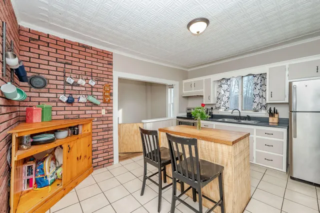 $324,900 | 89 Charles Street, Milton, NH 03851