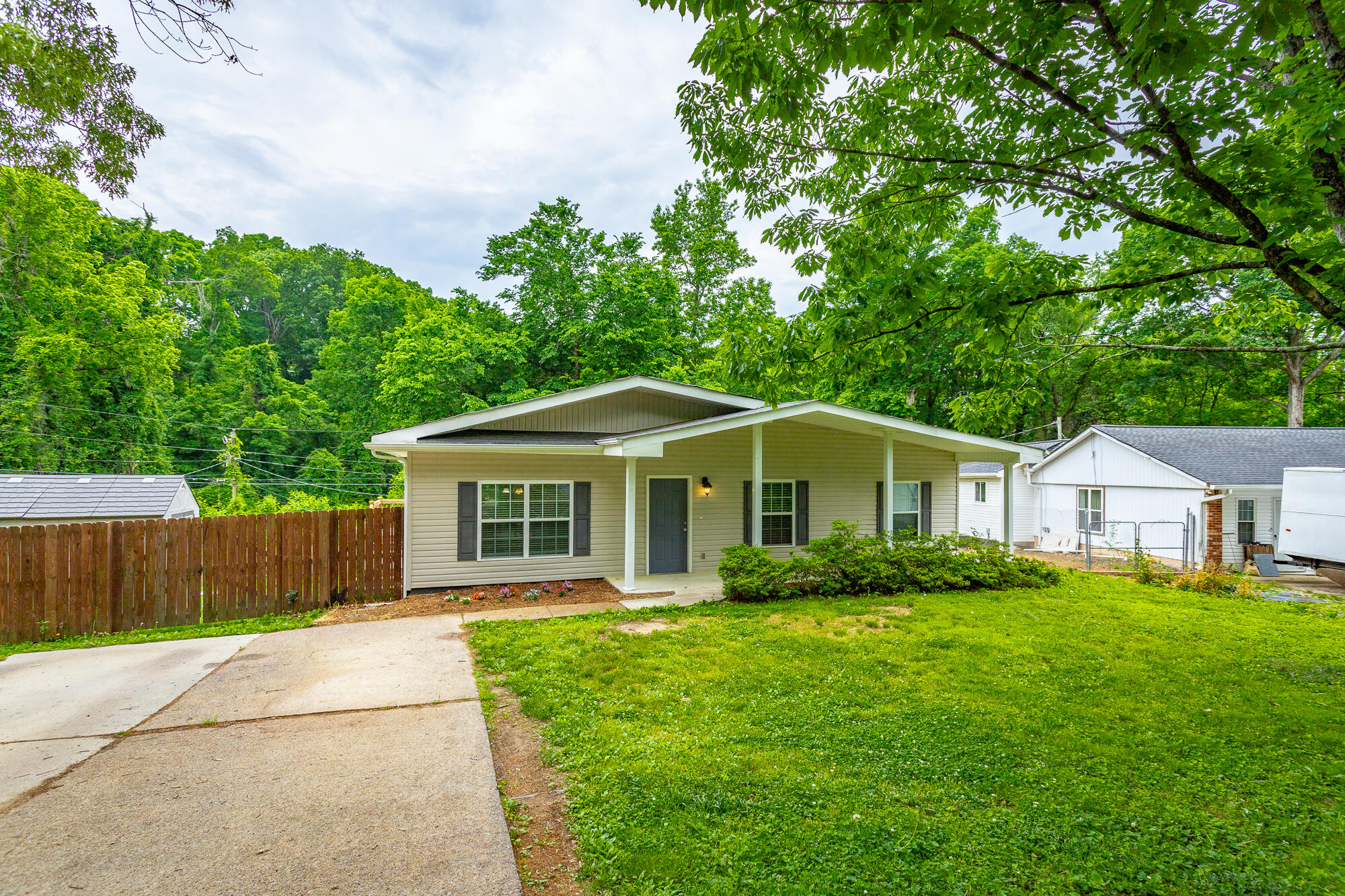 9039 Wooten Road Chattanooga, TN 37416 - Photo 2 of 47 9039 Wooten Rd-40