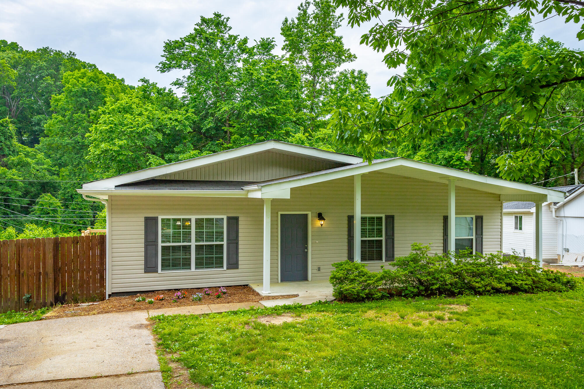 9039 Wooten Road Chattanooga, TN 37416 - Photo 37 of 47 9039 Wooten Rd-41