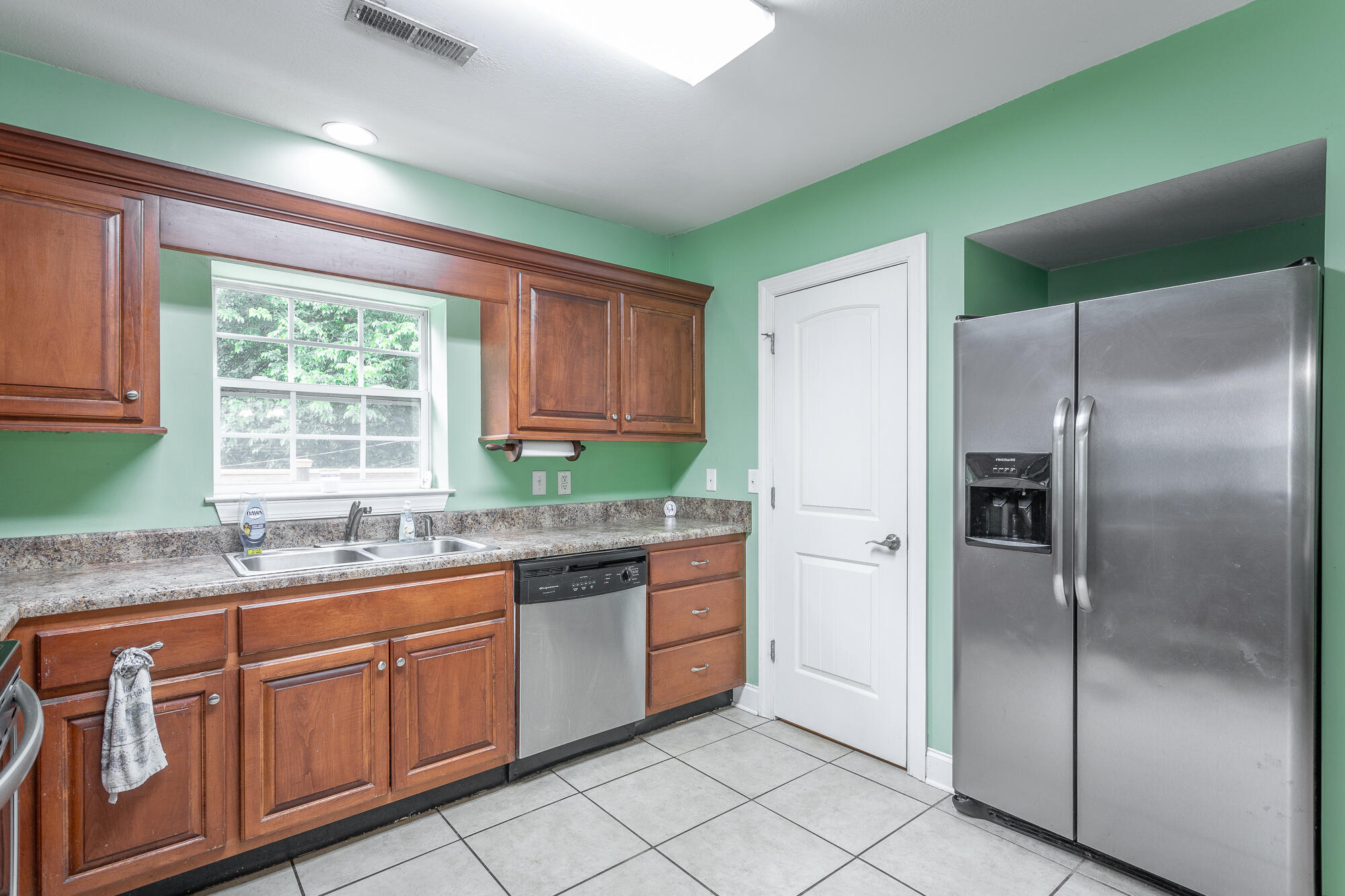 9039 Wooten Road Chattanooga, TN 37416 - Photo 7 of 47 9039 Wooten Rd-10