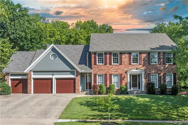 $575,000 | 10438 West 125th Terrace, Overland Park, KS 66213