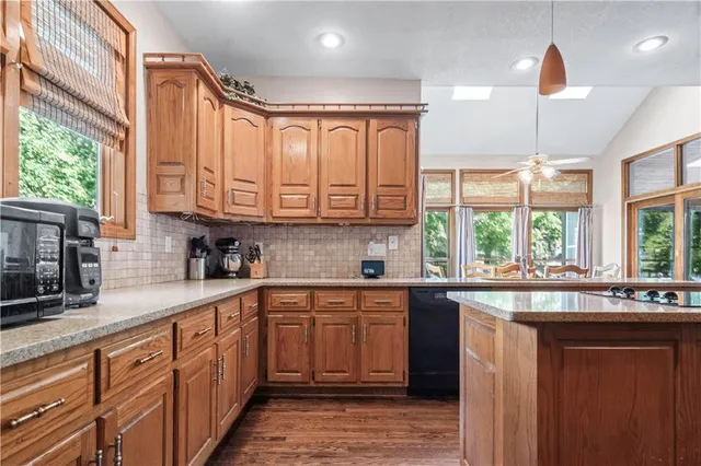 $575,000 | 10438 West 125th Terrace, Overland Park, KS 66213