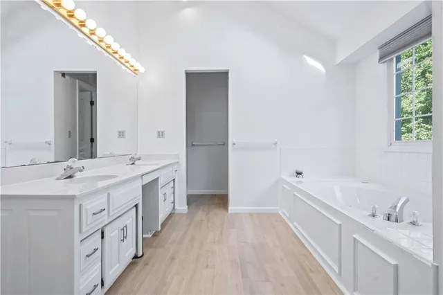 $575,000 | 10438 West 125th Terrace, Overland Park, KS 66213