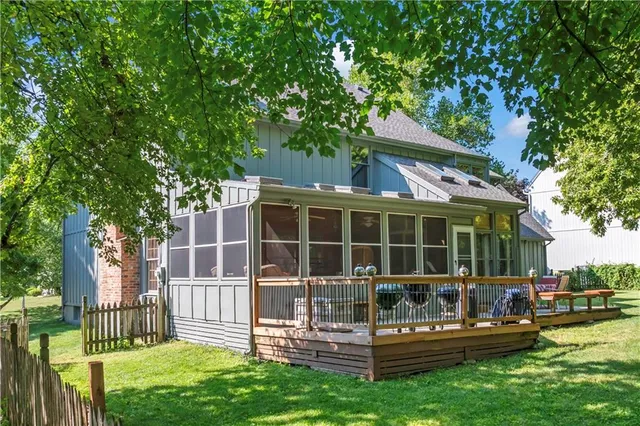 $575,000 | 10438 West 125th Terrace, Overland Park, KS 66213