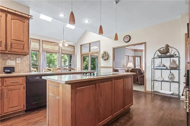 $575,000 | 10438 West 125th Terrace, Overland Park, KS 66213