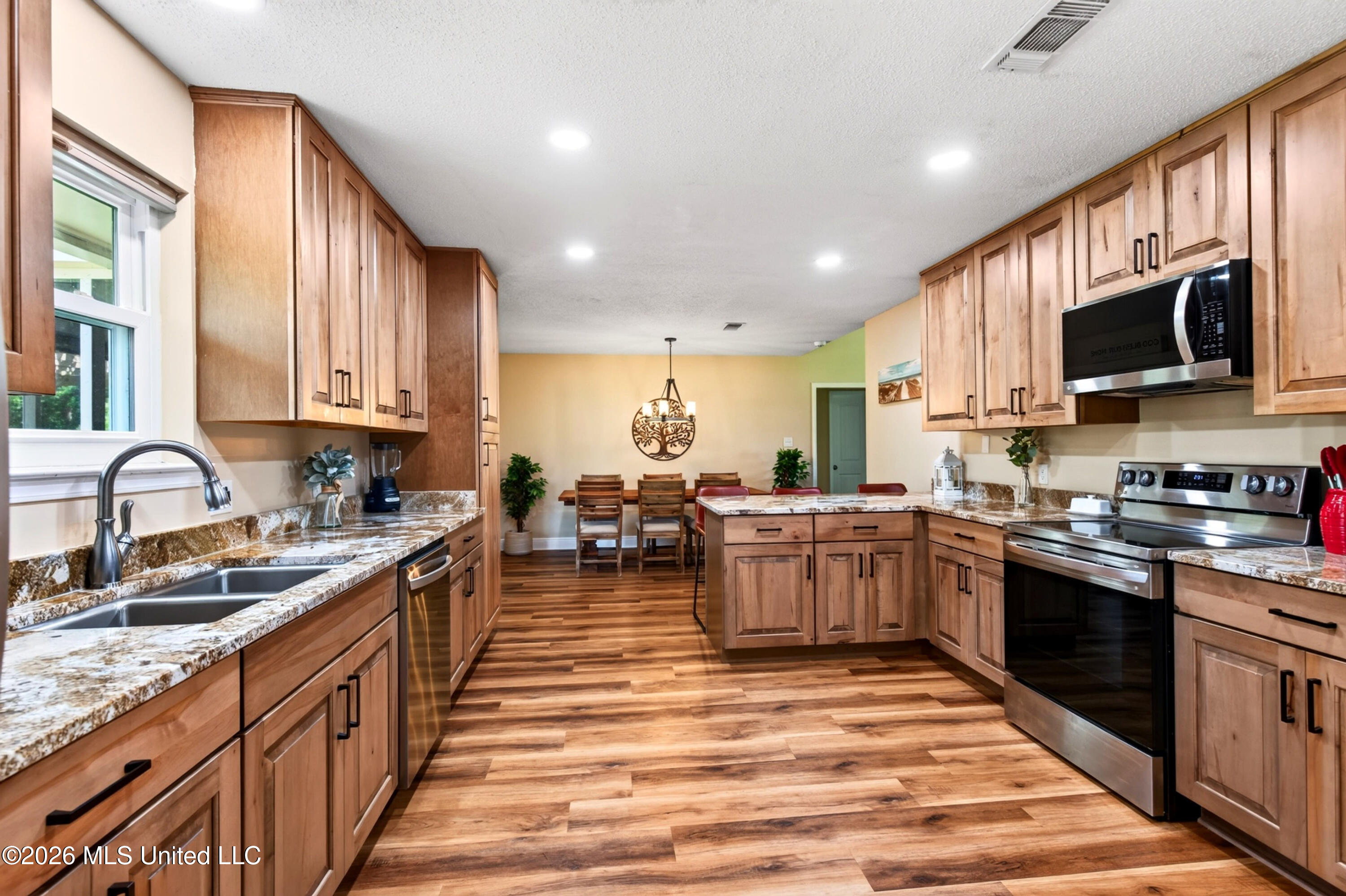 13000 Quail Ridge Road Gulfport, MS 39503 - Photo 12 of 56 Kitchen