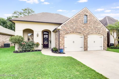 $335,000 | 219 Country Park Drive, Youngsville, LA 70592