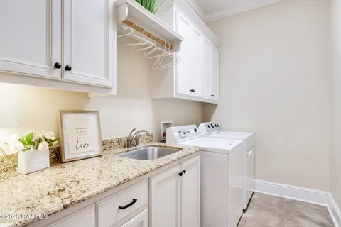 $335,000 | 219 Country Park Drive, Youngsville, LA 70592