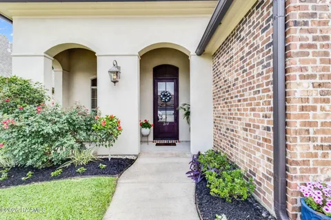 $335,000 | 219 Country Park Drive, Youngsville, LA 70592