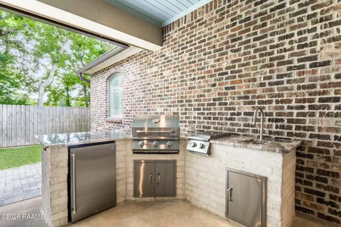 $335,000 | 219 Country Park Drive, Youngsville, LA 70592