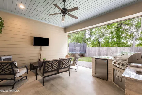 $335,000 | 219 Country Park Drive, Youngsville, LA 70592