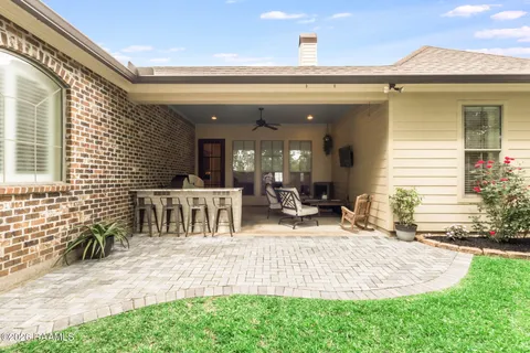 $335,000 | 219 Country Park Drive, Youngsville, LA 70592
