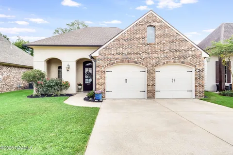 $335,000 | 219 Country Park Drive, Youngsville, LA 70592