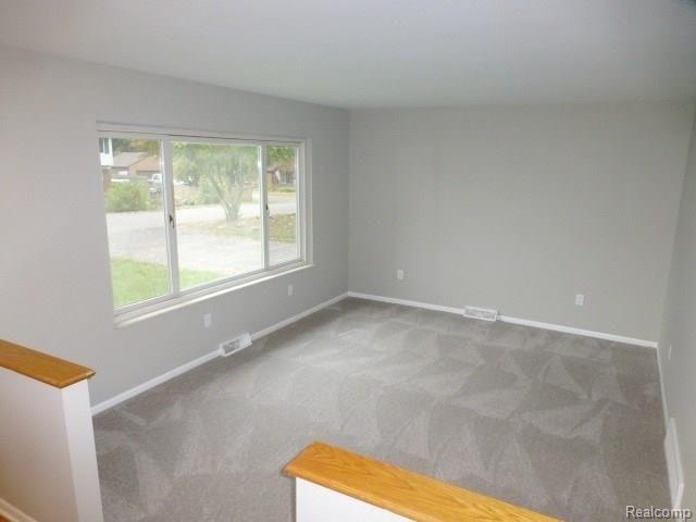 3880 Elmhurst Road Waterford, MI 48328 - Photo 3 of 17 P1090229.JPG