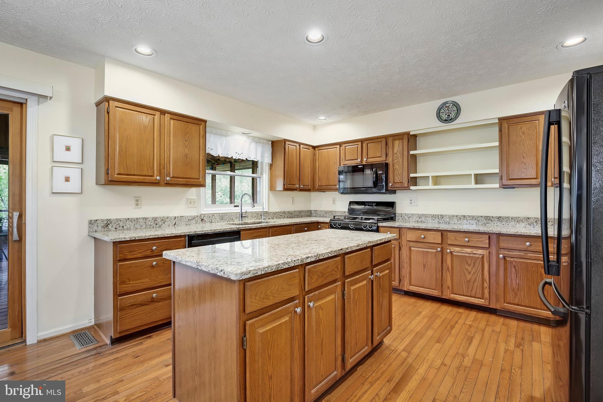 17110 Spates Hill Road Poolesville, MD 20837 - Photo 4 of 42