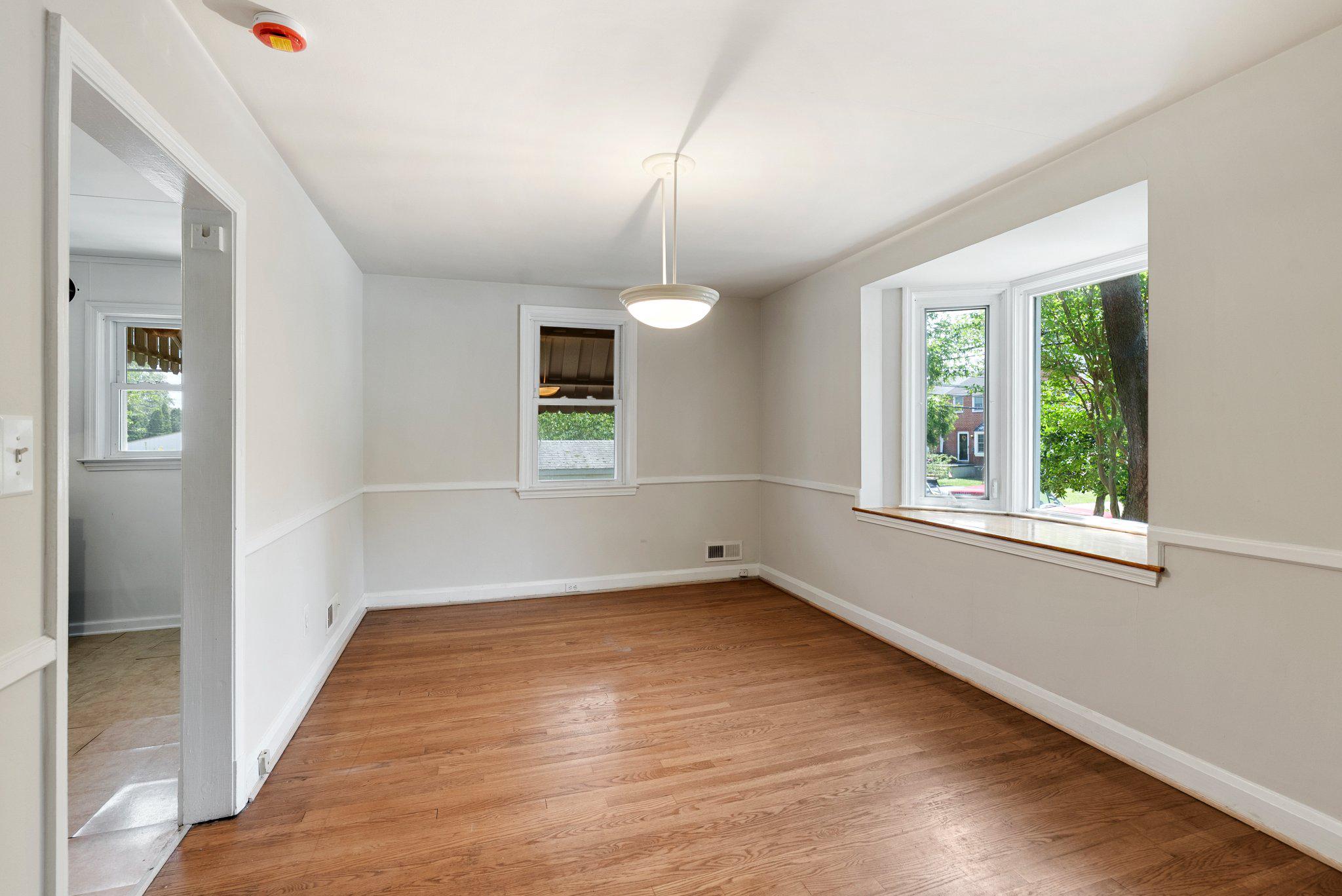 8401 Pleasant Plains Road Baltimore, MD 21286 - Photo 6 of 30 Dining Room