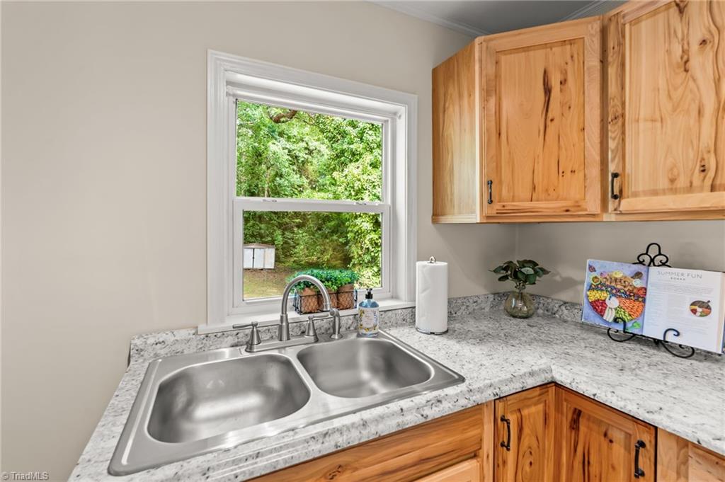 264 Beddington Street High Point, NC 27260 - Photo 13 of 29