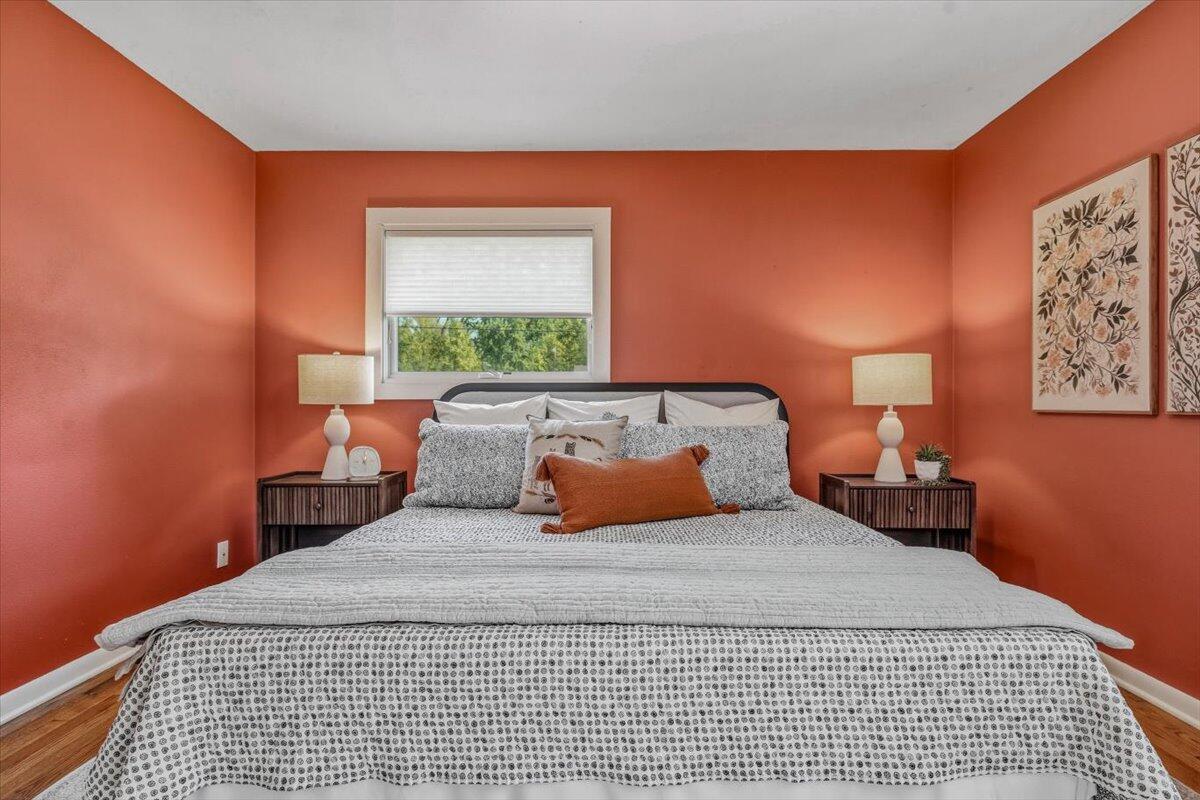 112 Butternut Street Three Oaks, MI 49128 - Photo 24 of 35 guest bed 2