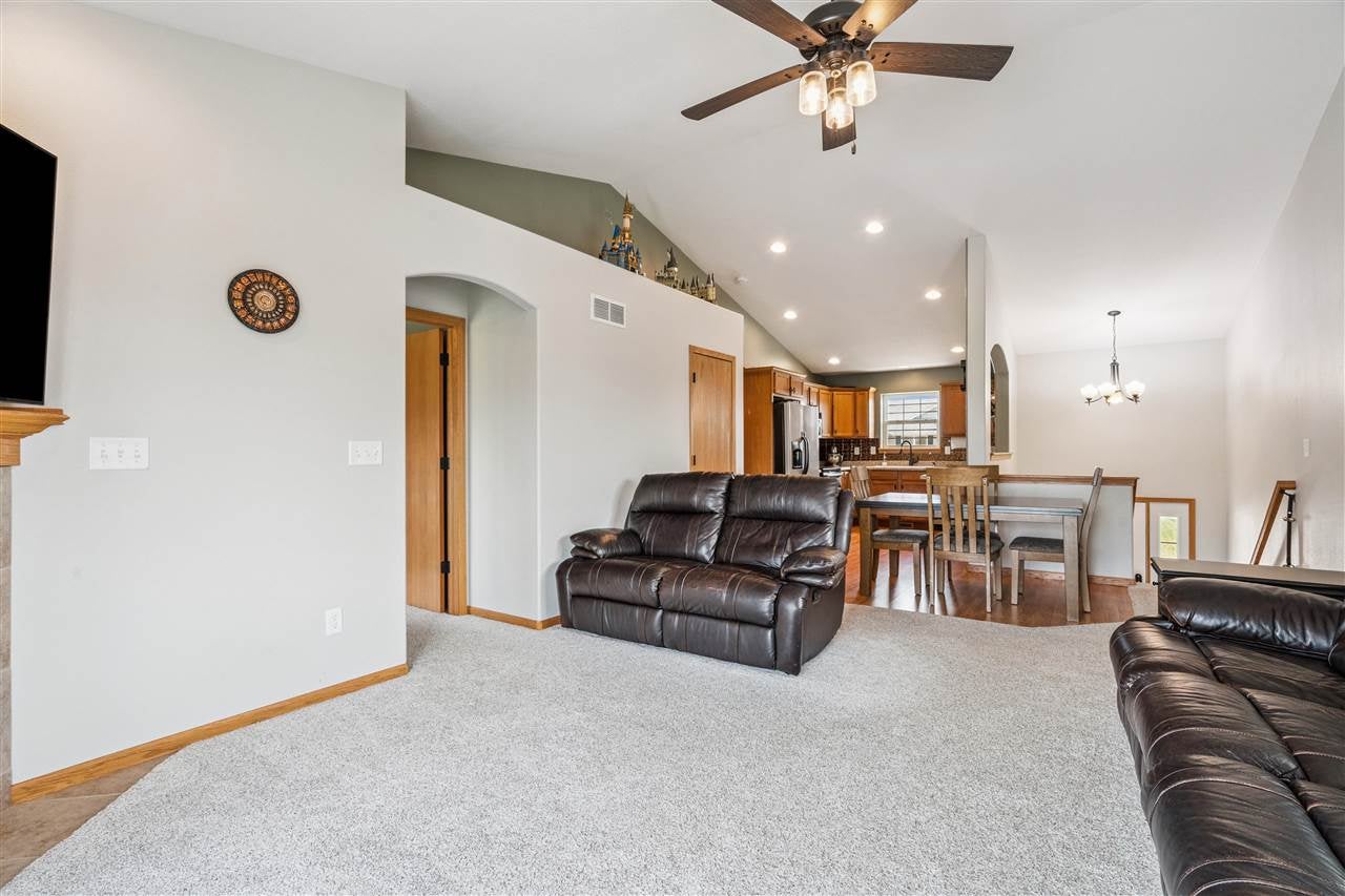 215 North Park Ridge Road North Liberty, IA 52317 - Photo 4 of 24 Gallery Image 4