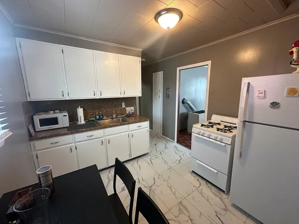 $1,700 | 207 Morgan Street, Unit 2, Fall River, MA 02721