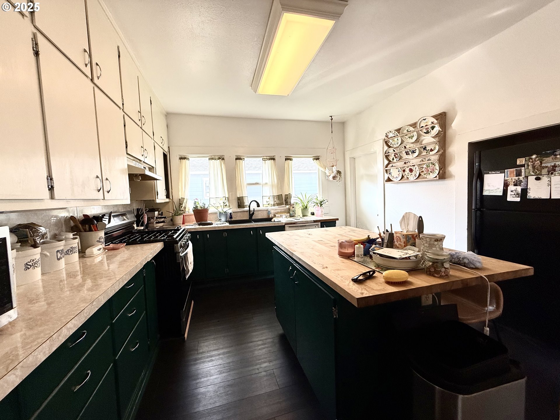 222 West Court Street Goldendale, WA 98620 - Photo 13 of 19 a kitchen with a sink stove and cabinets