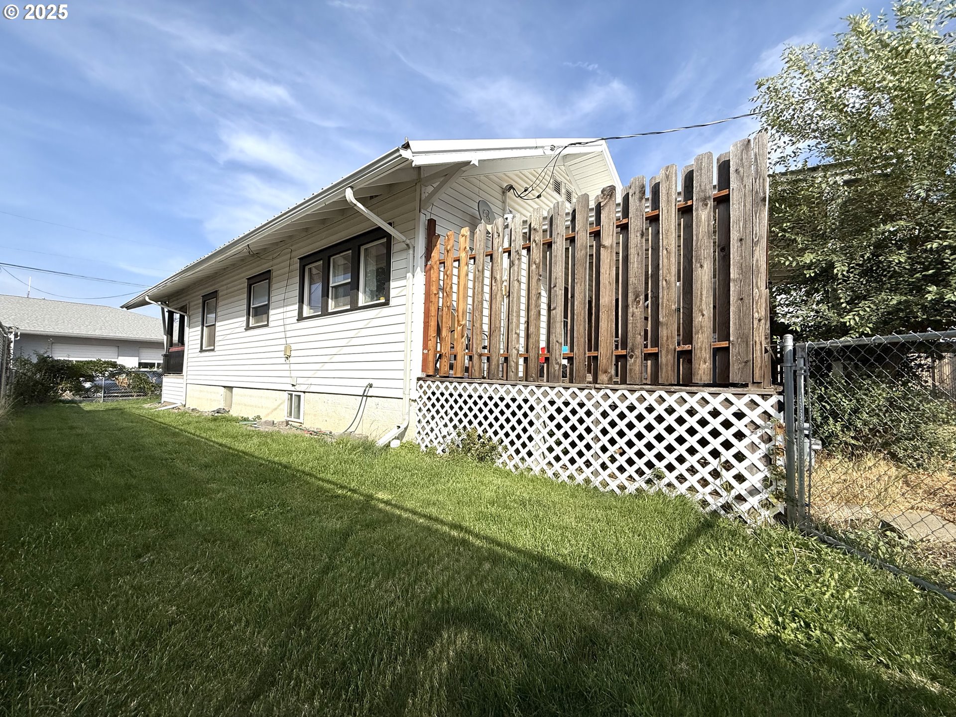 222 West Court Street Goldendale, WA 98620 - Photo 7 of 19 a front view of a house with a garden