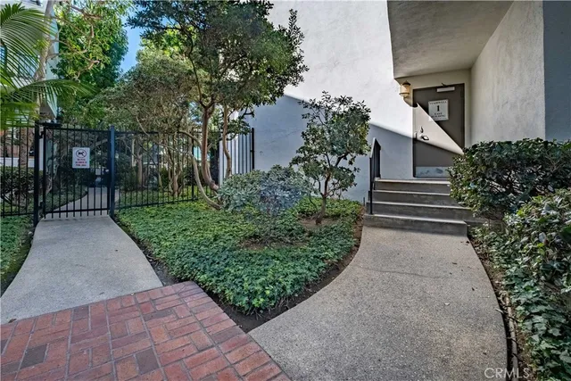 $435,000 | 5000 South Centinela Avenue, Unit 244, Los Angeles, CA 90066