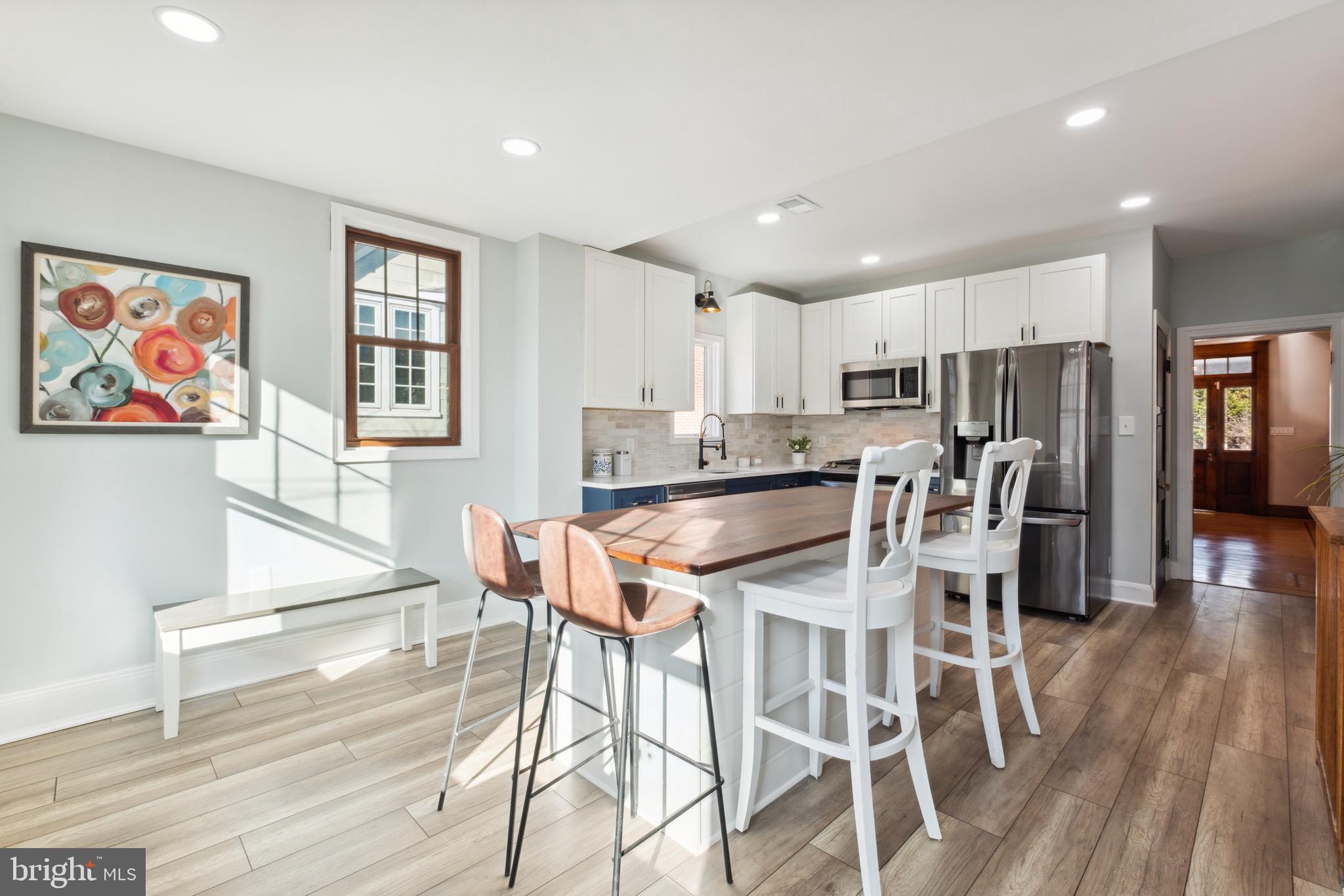 222 Mallow Hill Road Baltimore, MD 21229 - Photo 15 of 47 Island Seating