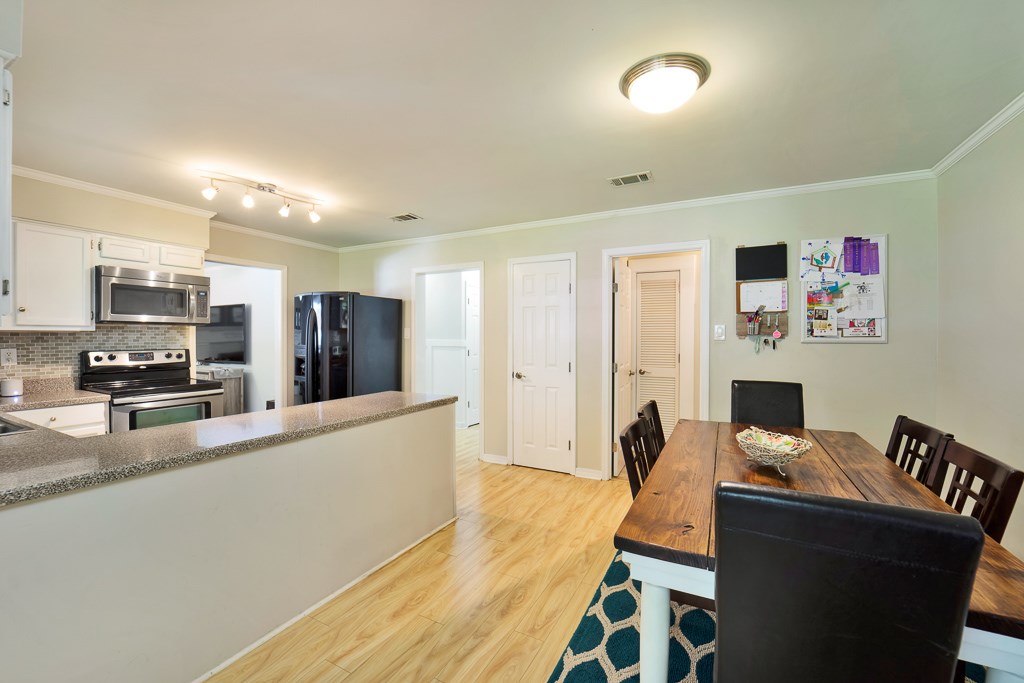 113 Avon Circle East Daphne, AL 36526 - Photo 16 of 34 Kitchen