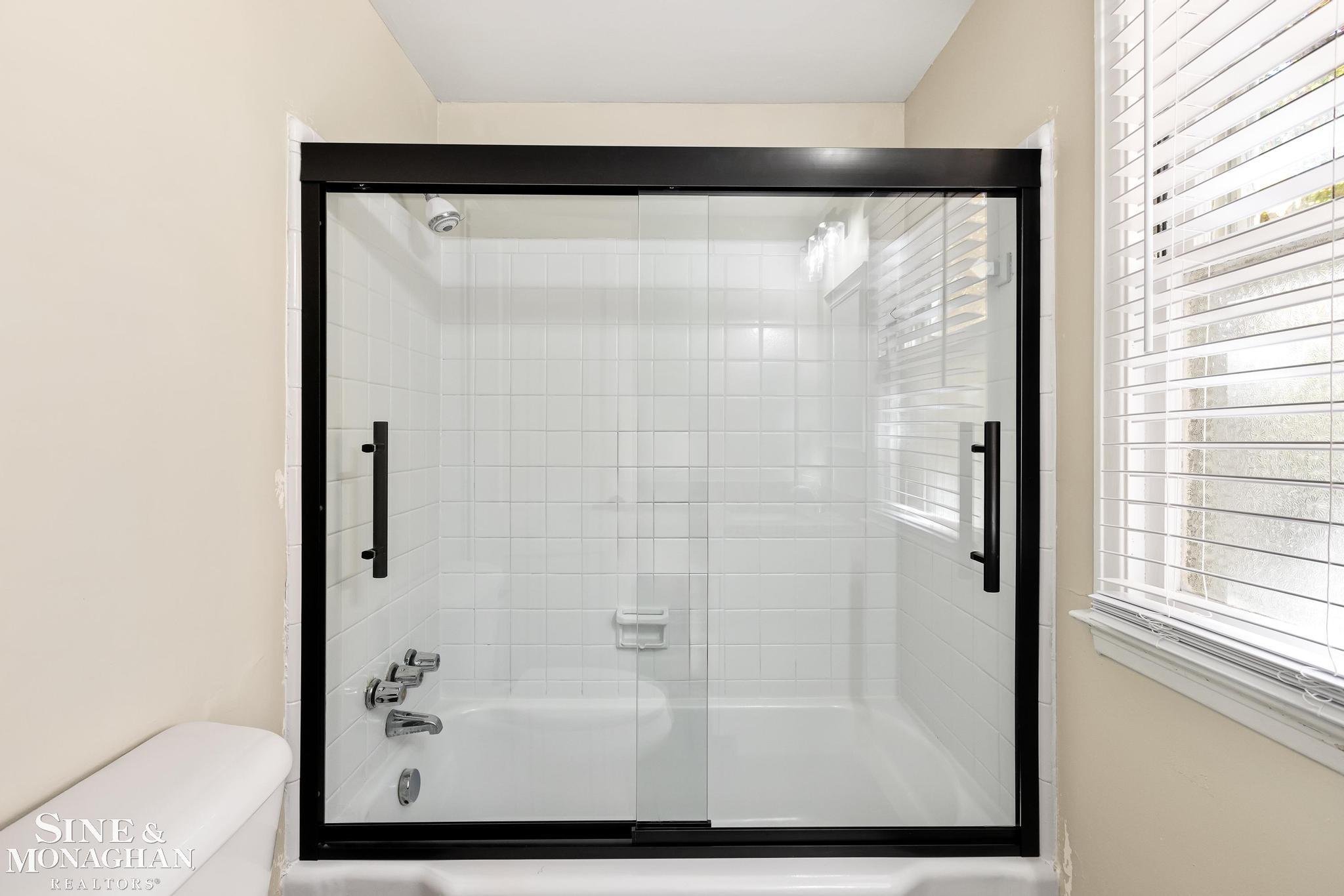1685 Bournemouth Road Grosse Pointe Woods, MI 48236 - Photo 14 of 32