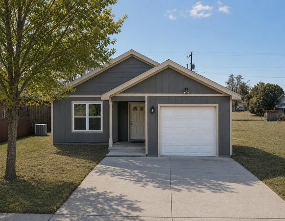 $1,175 | 1512 East Ursuline Street, Lubbock, TX 79403