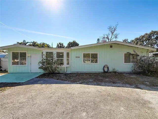 $3,000 | 7250 12th Avenue North, St. Petersburg, FL 33710