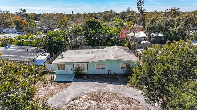 $3,000 | 7250 12th Avenue North, St. Petersburg, FL 33710