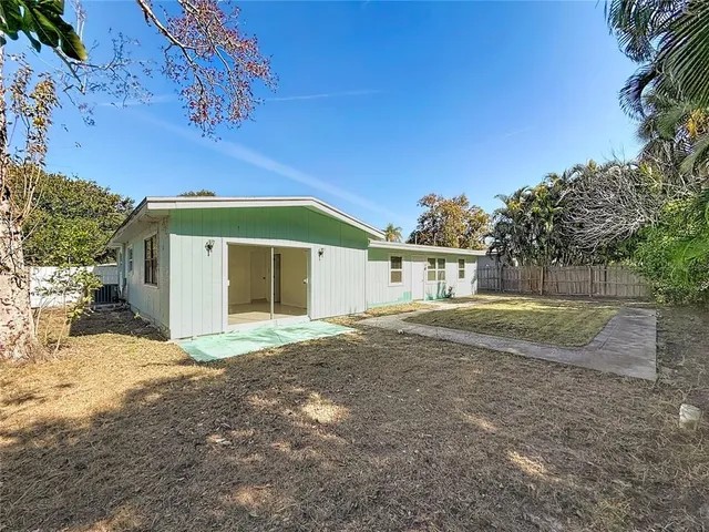 $3,000 | 7250 12th Avenue North, St. Petersburg, FL 33710