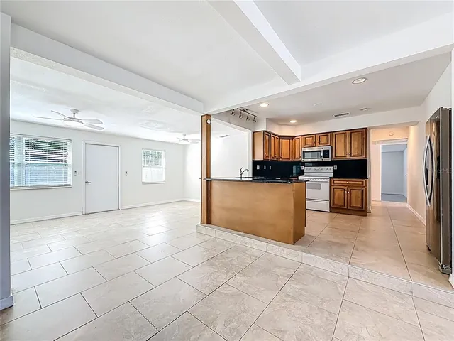 $3,000 | 7250 12th Avenue North, St. Petersburg, FL 33710