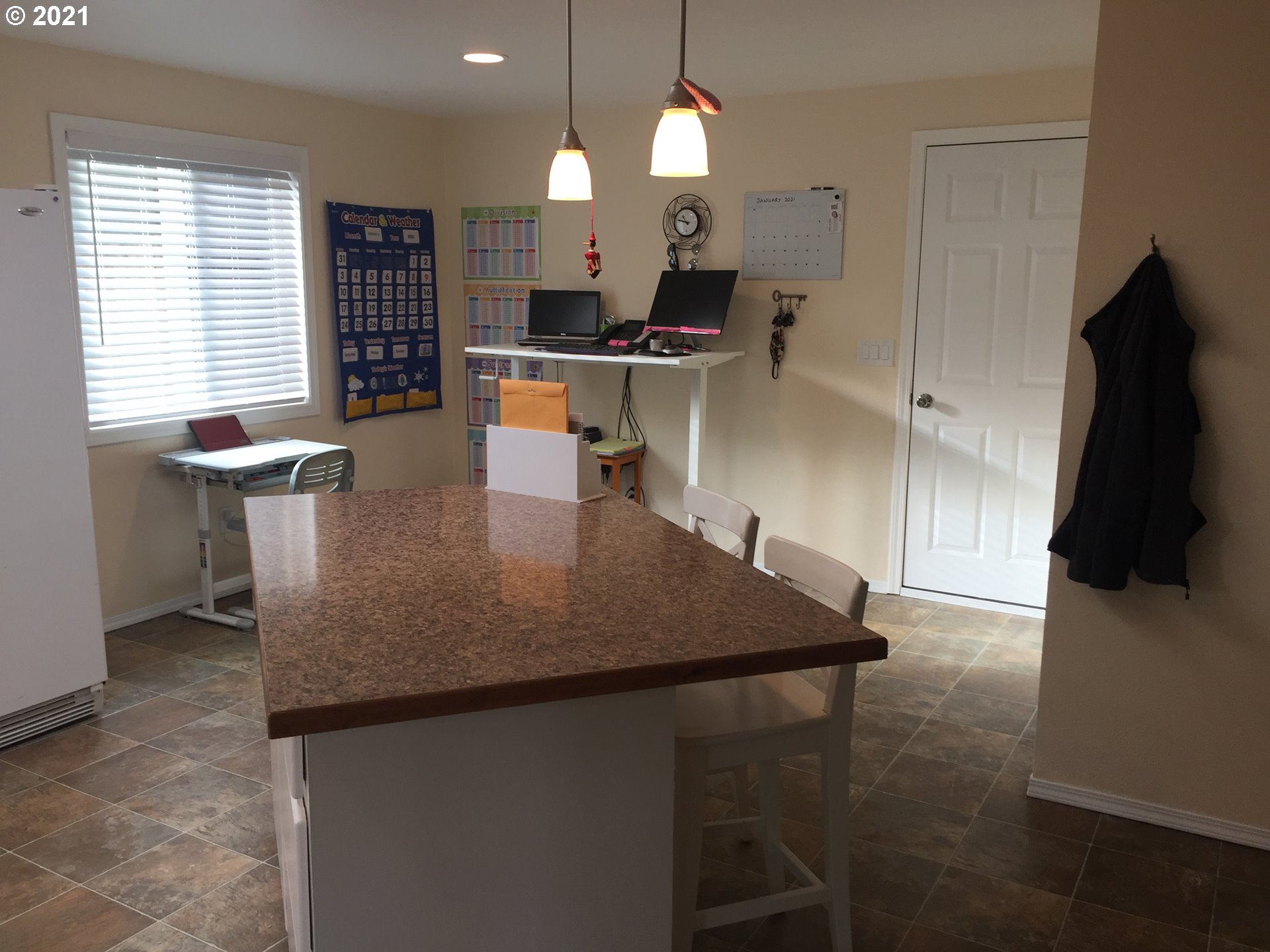 532 North Knights Bridge Road Canby, OR 97013 - Photo 8 of 25 Kitchen/Nook