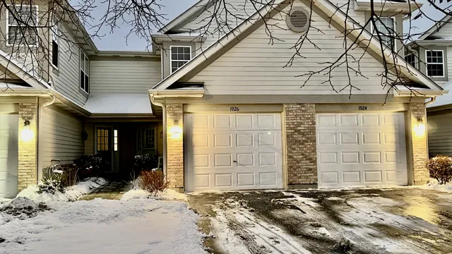 $2,650 | 1926 Grove Avenue, Schaumburg, IL 60193