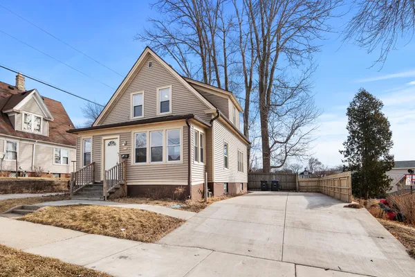 $195,900 | 1115 North 11th Street, Sheboygan, WI 53081