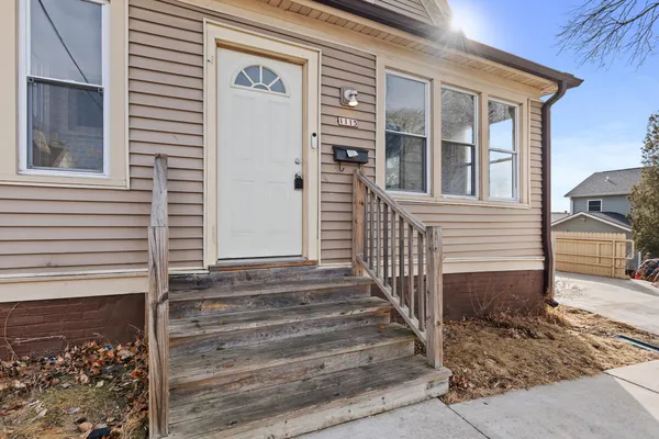 $195,900 | 1115 North 11th Street, Sheboygan, WI 53081