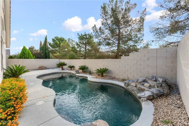 $2,600 | 912 Siena Hills Lane, Las Vegas, NV 89144