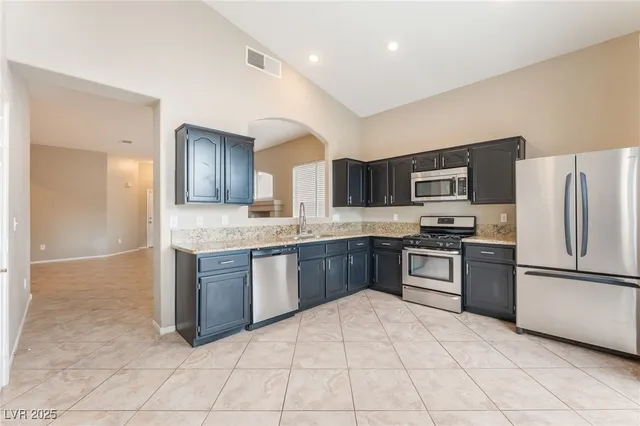 $2,600 | 912 Siena Hills Lane, Las Vegas, NV 89144