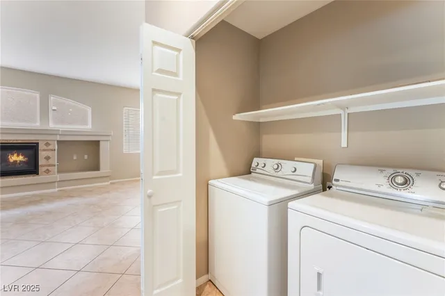 $2,600 | 912 Siena Hills Lane, Las Vegas, NV 89144