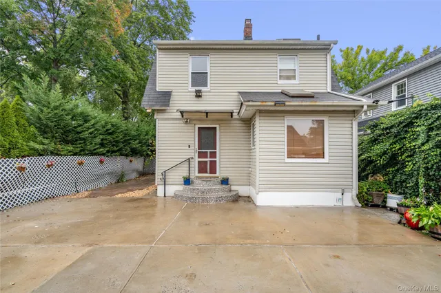 $849,000 | 224 Bryant Avenue, Floral Park, NY 11001