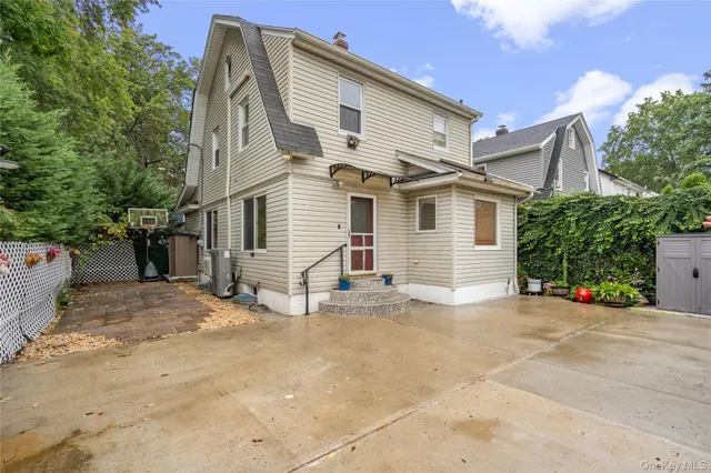 $849,000 | 224 Bryant Avenue, Floral Park, NY 11001