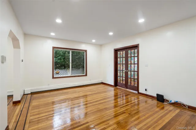 $849,000 | 224 Bryant Avenue, Floral Park, NY 11001