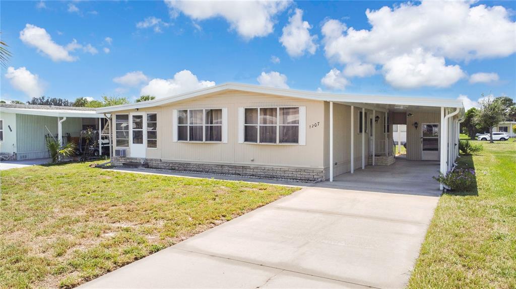 1207 Apache Circle Tavares, FL 32778 - Photo 3 of 33