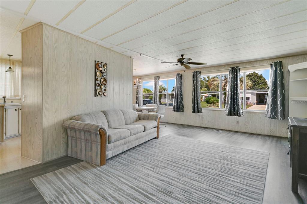 1207 Apache Circle Tavares, FL 32778 - Photo 4 of 33