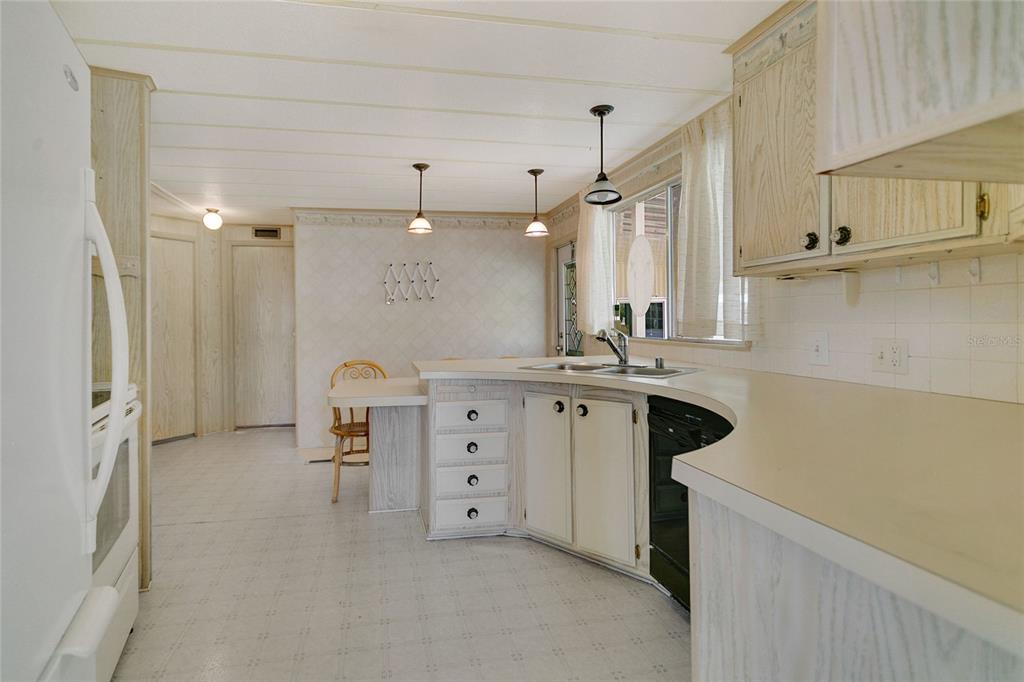 1207 Apache Circle Tavares, FL 32778 - Photo 10 of 33