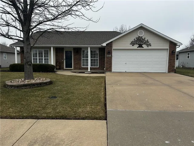 $309,950 | 812 Cypress Court, Raymore, MO 64083